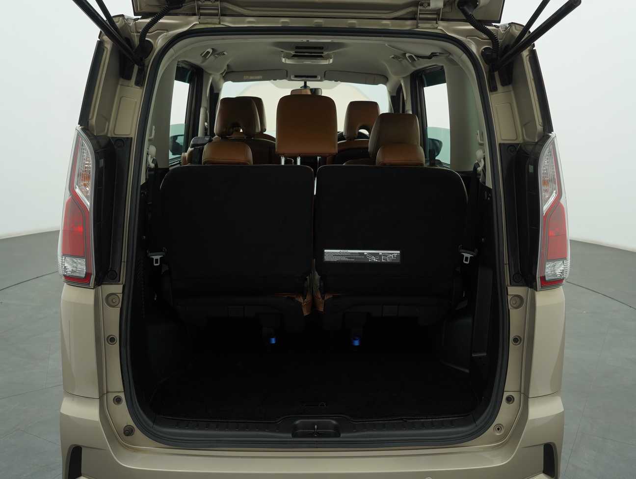 used 2019 Nissan Serena S-Hybrid High-Way Star Premium 2.0