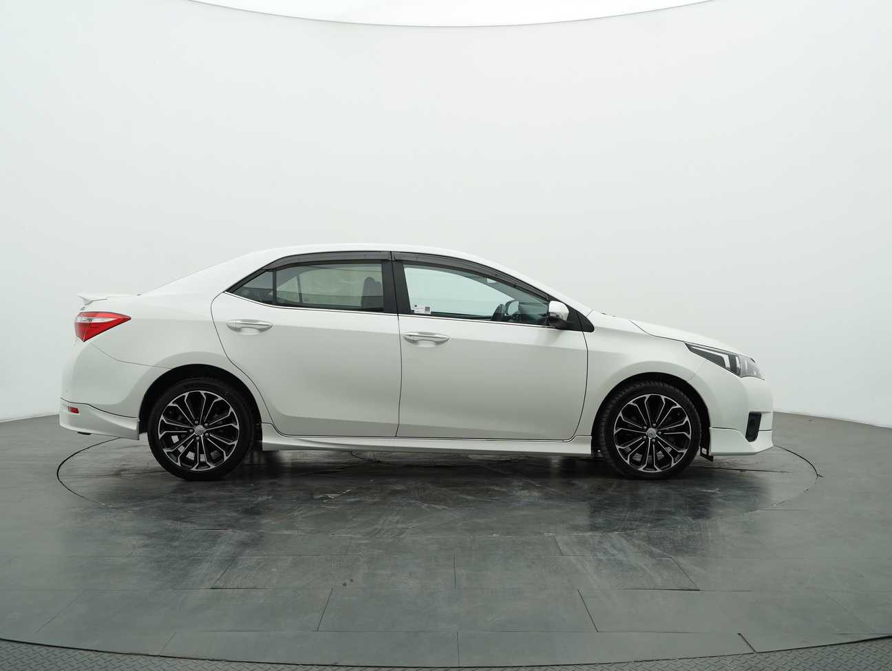 used 2015 Toyota Corolla Altis V 2.0