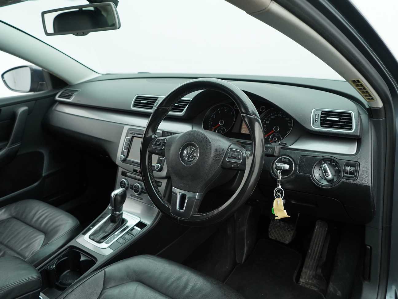 terpakai 2014 Volkswagen Passat TSI 1.8