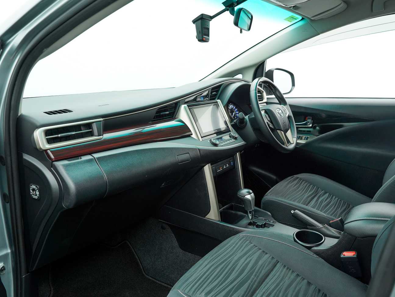 Buy used 2018 Toyota Innova G 2.0 – Carsome.my