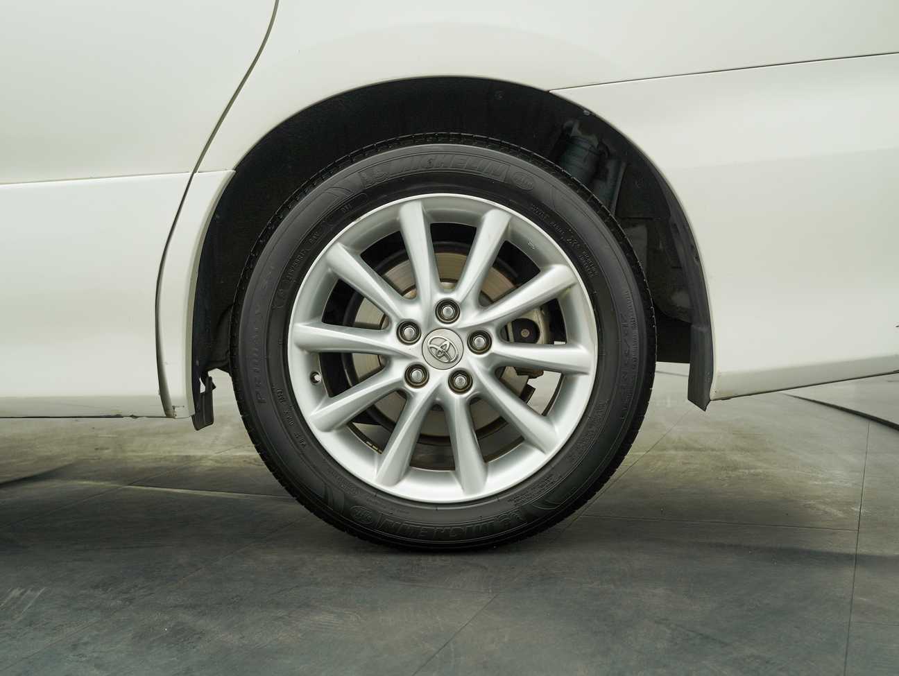 used 2010 Toyota Estima  2.4