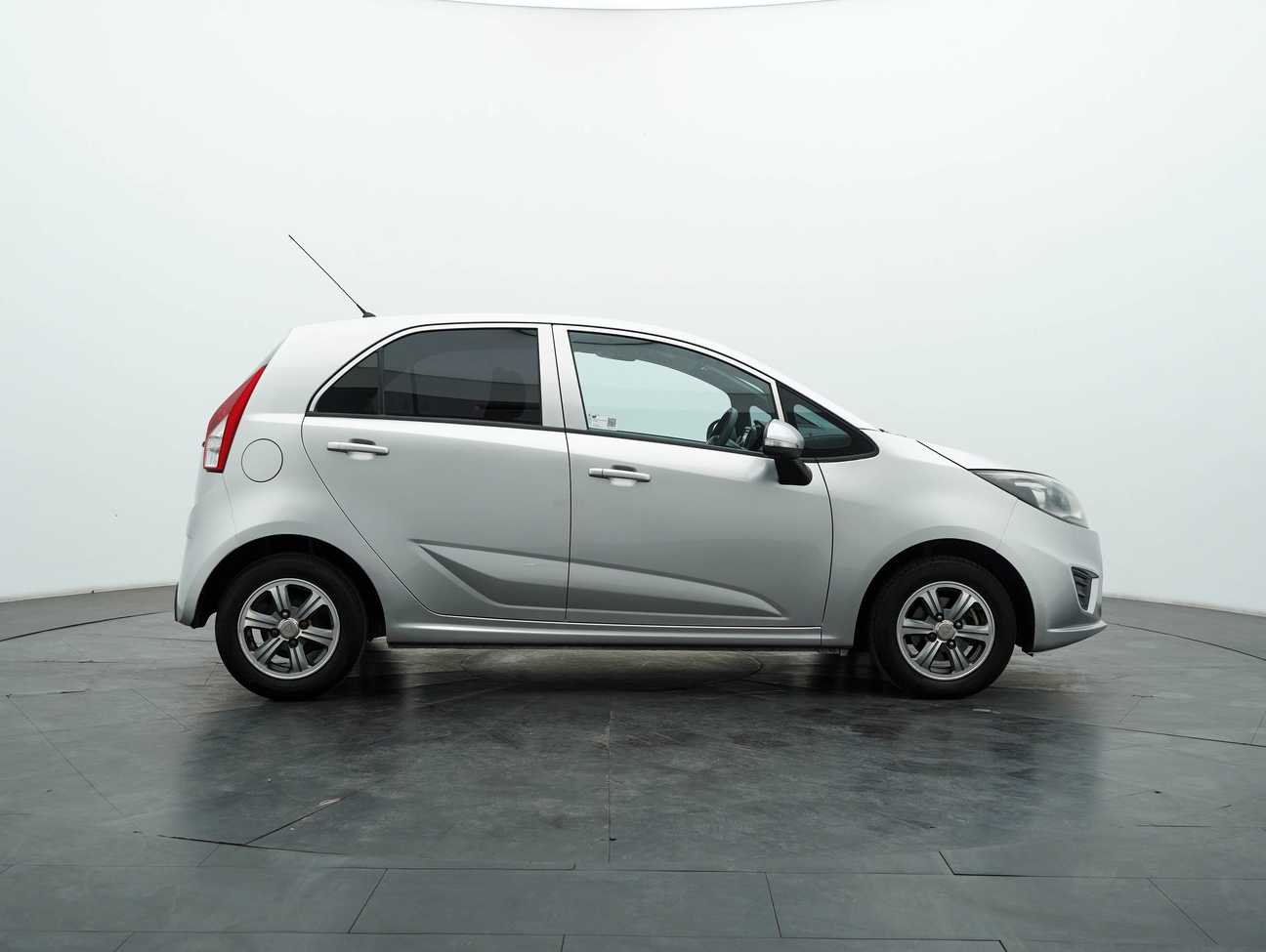 terpakai 2015 Proton Iriz Standard 1.3