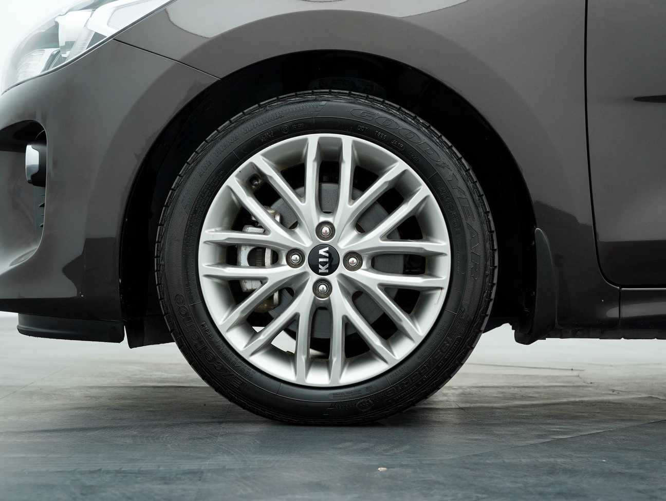 terpakai 2019 Kia Rio EX 1.4