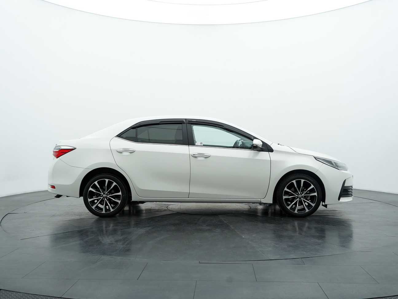 used 2017 Toyota Corolla Altis V 2.0