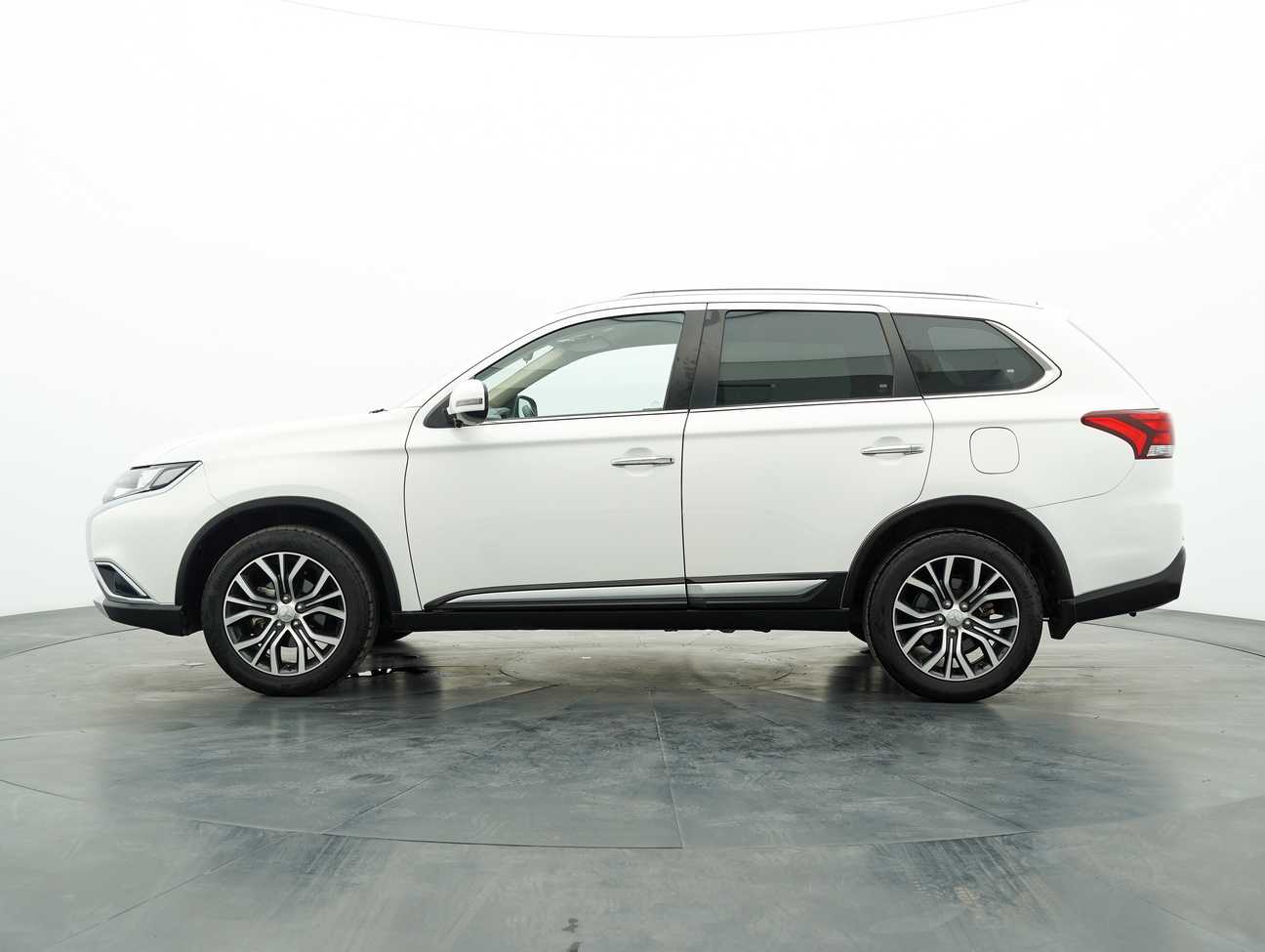 used 2020 Mitsubishi OUTLANDER  2.0