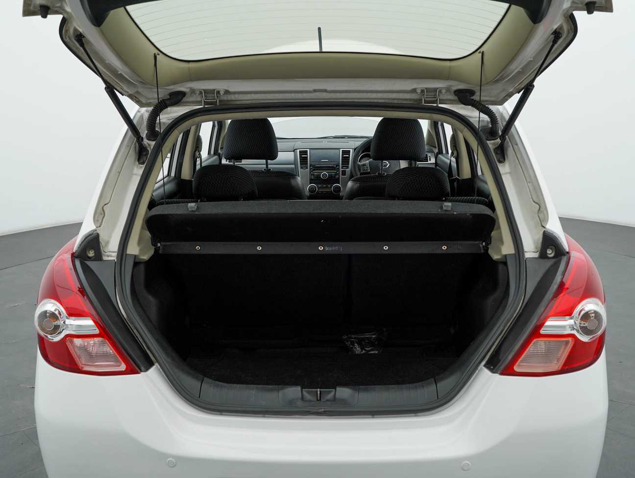 used 2012 Nissan Latio Comfort 1.8