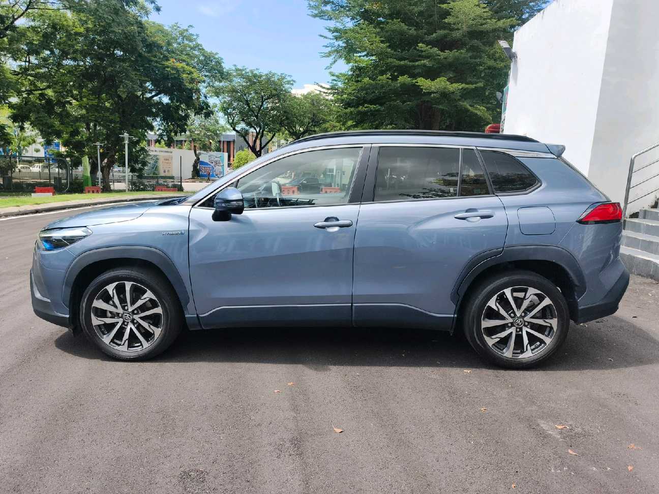 terpakai 2022 Toyota Corolla Cross Hybrid 1.8