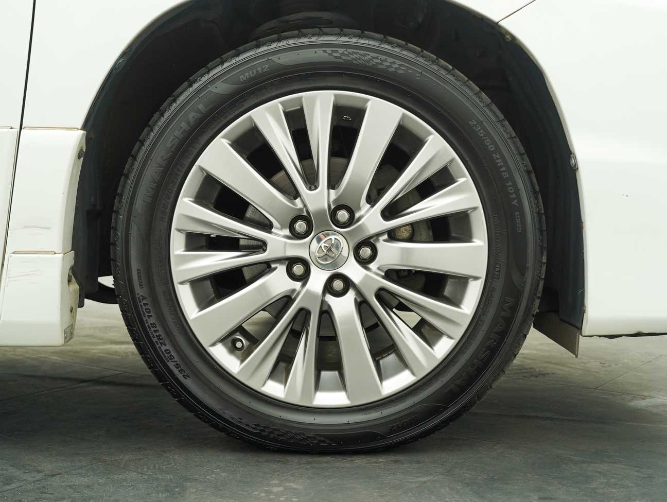 used 2013 Toyota Vellfire Z Golden Eyes 2.4