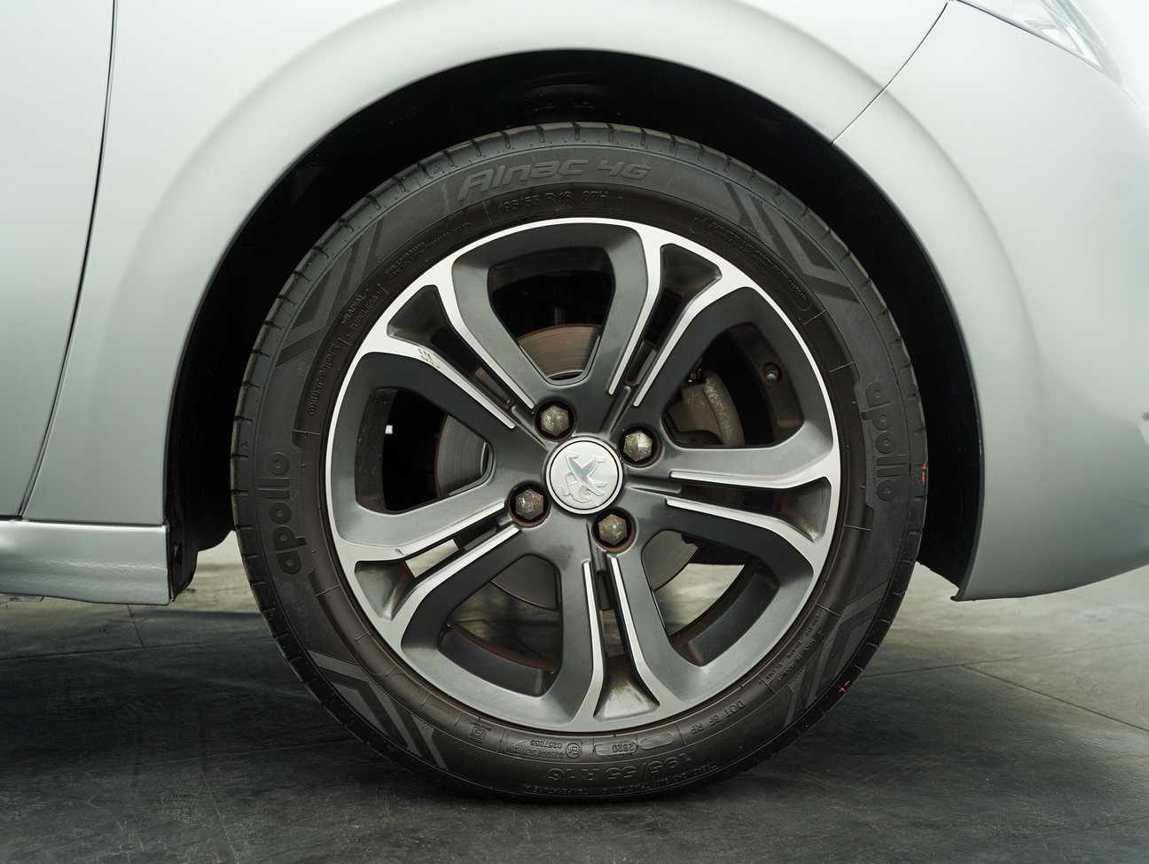 terpakai 2016 Peugeot 208 Allure 3 Door 1.6