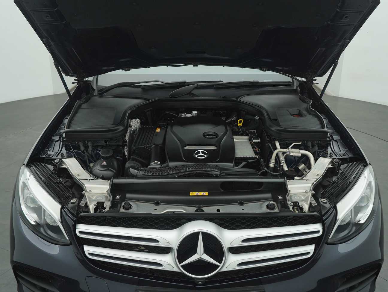 used 2017 Mercedes-Benz GLC250 4MATIC AMG Line 2.0