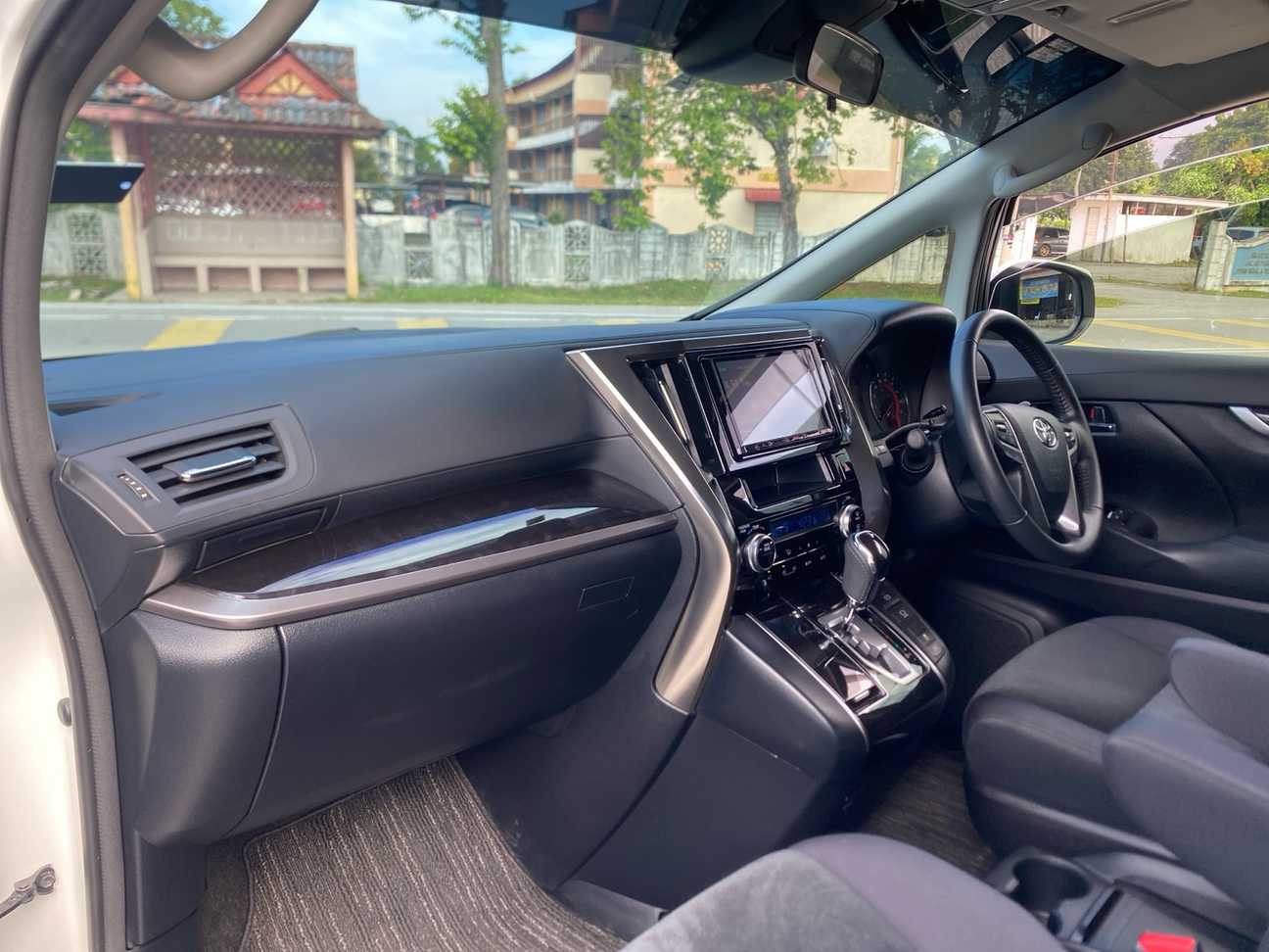 terpakai 2018 Toyota Vellfire  2.5