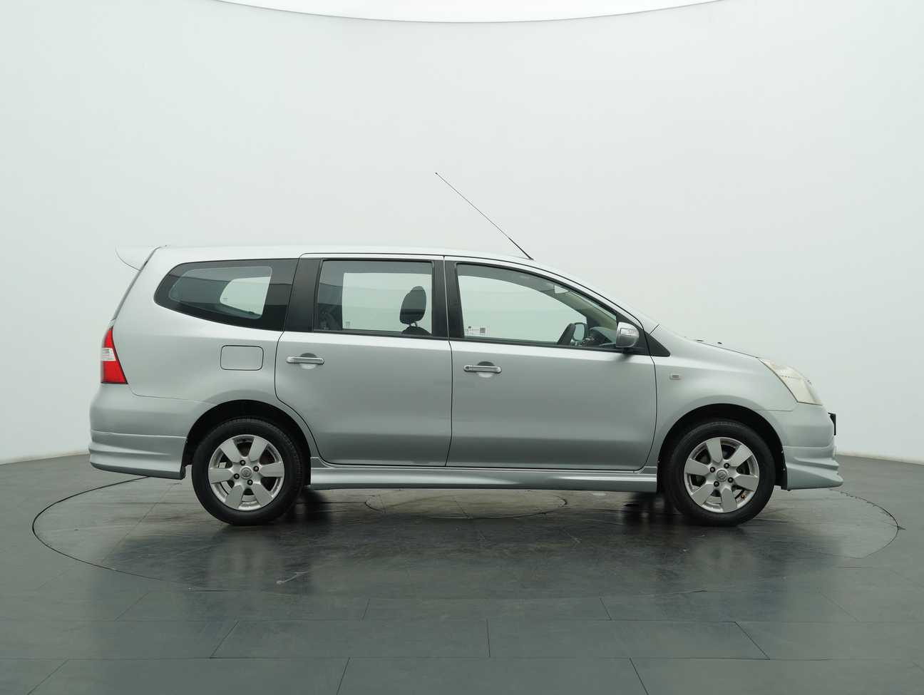 used 2012 Nissan Grand Livina CVTC Comfort 1.8