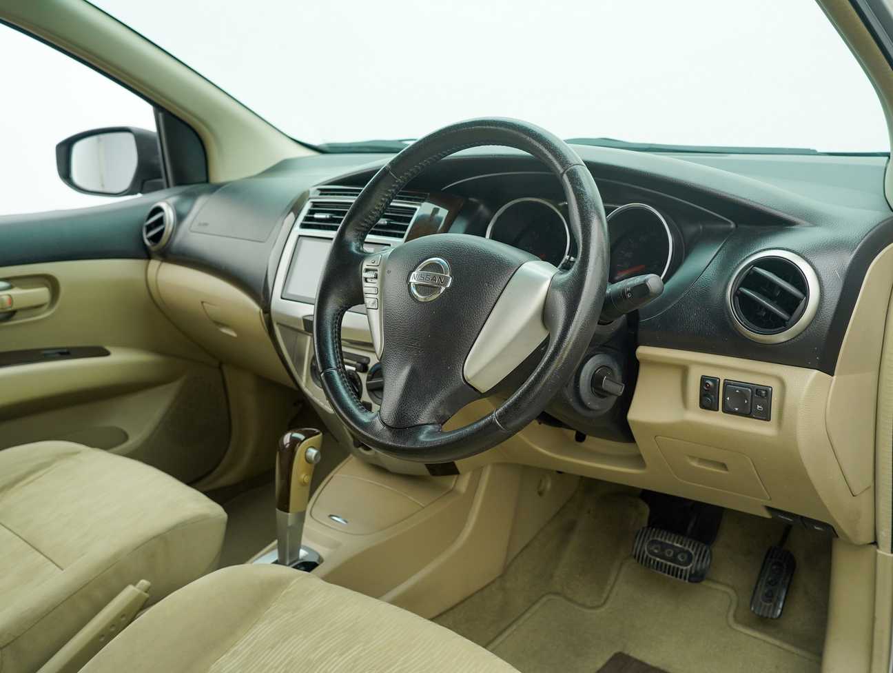 terpakai 2014 Nissan Grand Livina Comfort 1.8