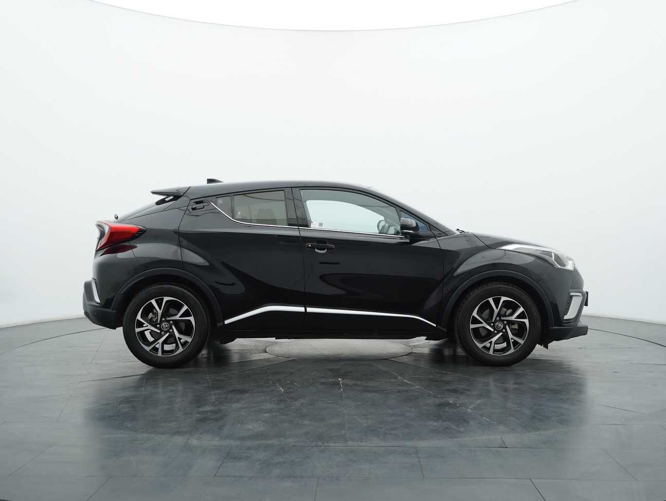 terpakai 2019 Toyota C-HR  1.8