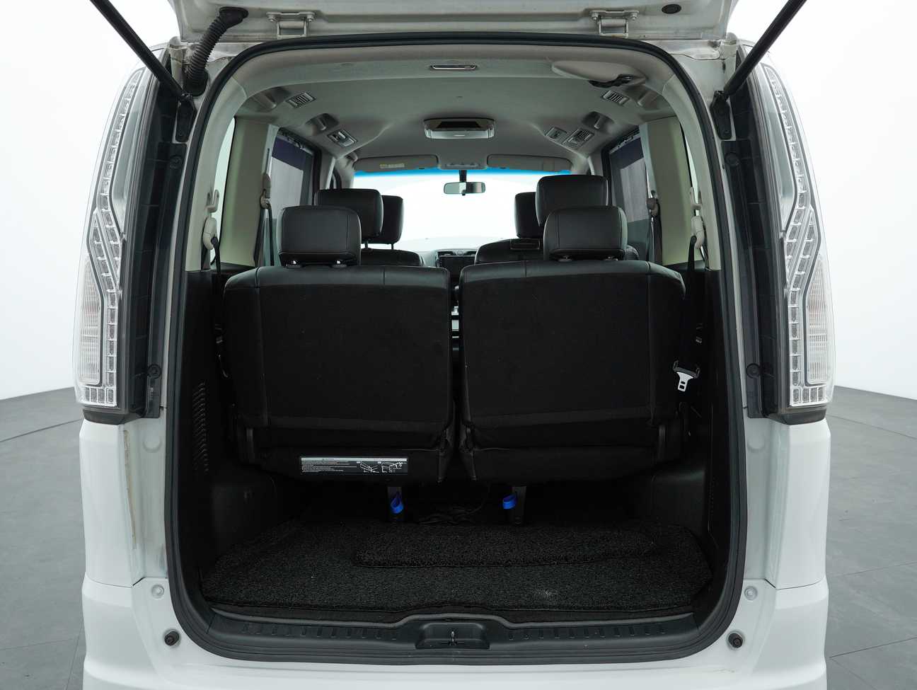 used 2017 Nissan Serena S-Hybrid High-Way Star 2.0