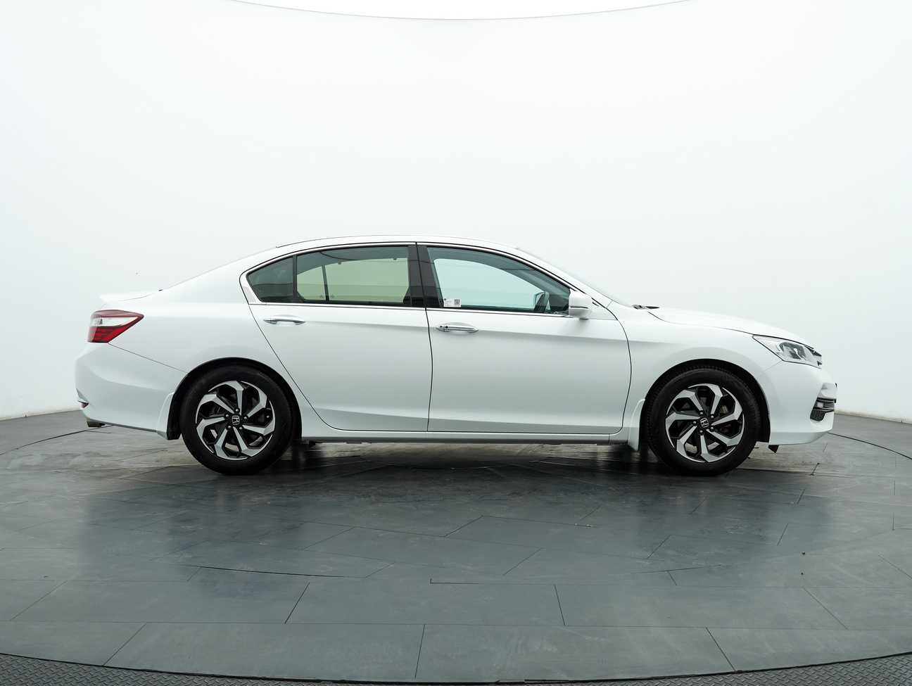 terpakai 2016 Honda Accord VTi-L 2.0