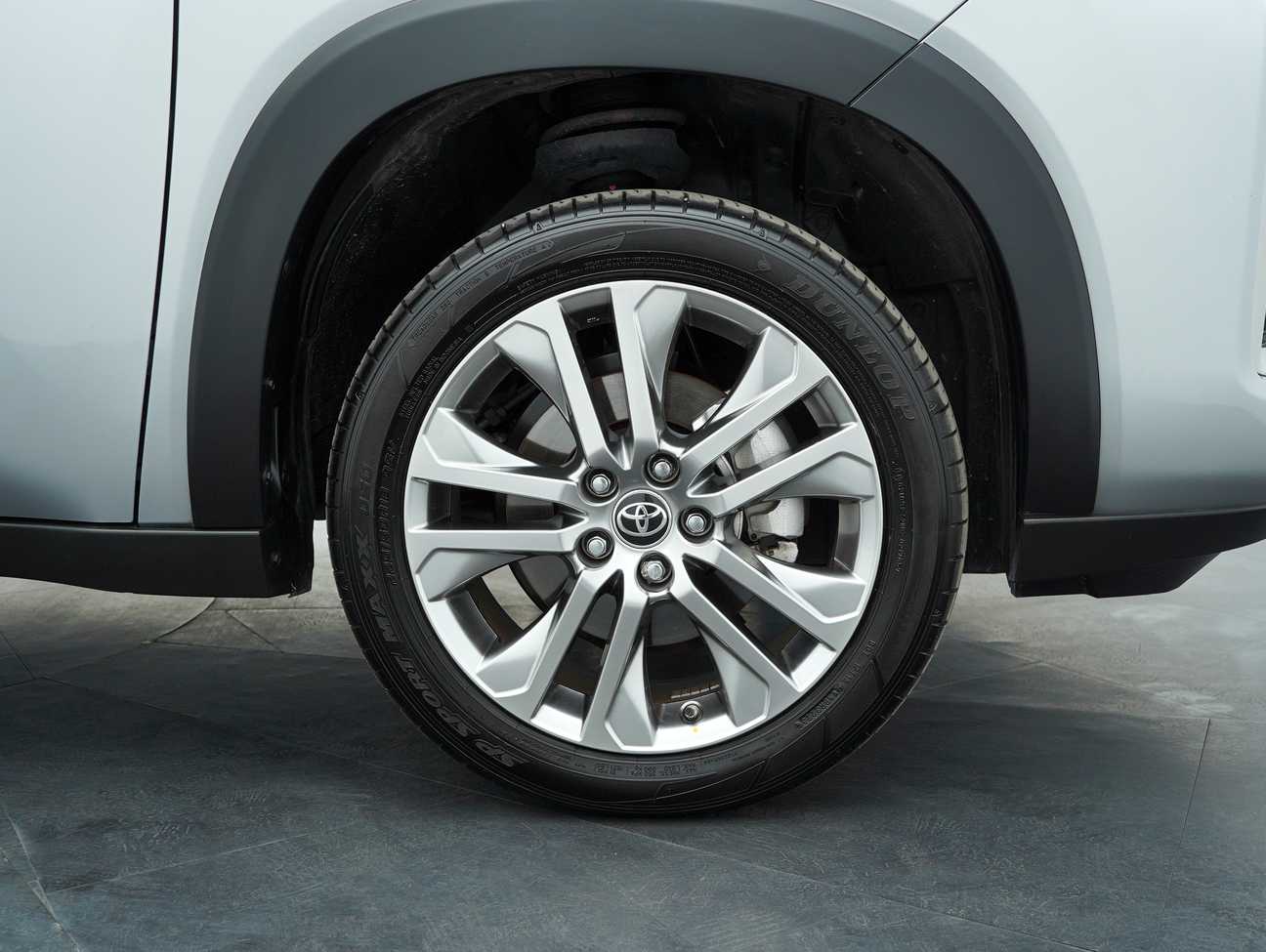 used 2023 Toyota Innova Zenix V 2.0