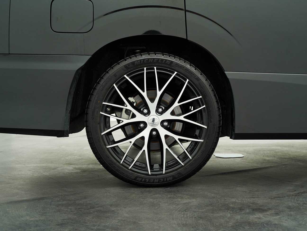 used 2021 Nissan Serena S-Hybrid High-Way Star Two-Tone Color 2.0