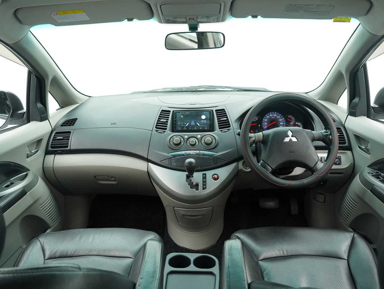 used 2011 Mitsubishi Grandis  2.4