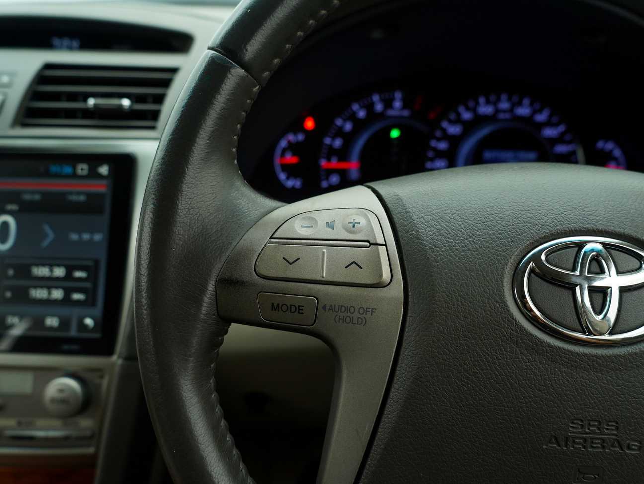 terpakai 2011 Toyota Camry G 2.0