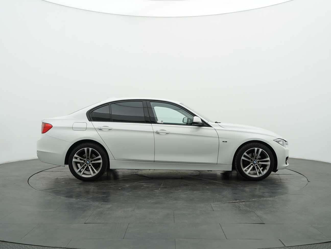 used 2015 BMW 320i Sport Line 2.0