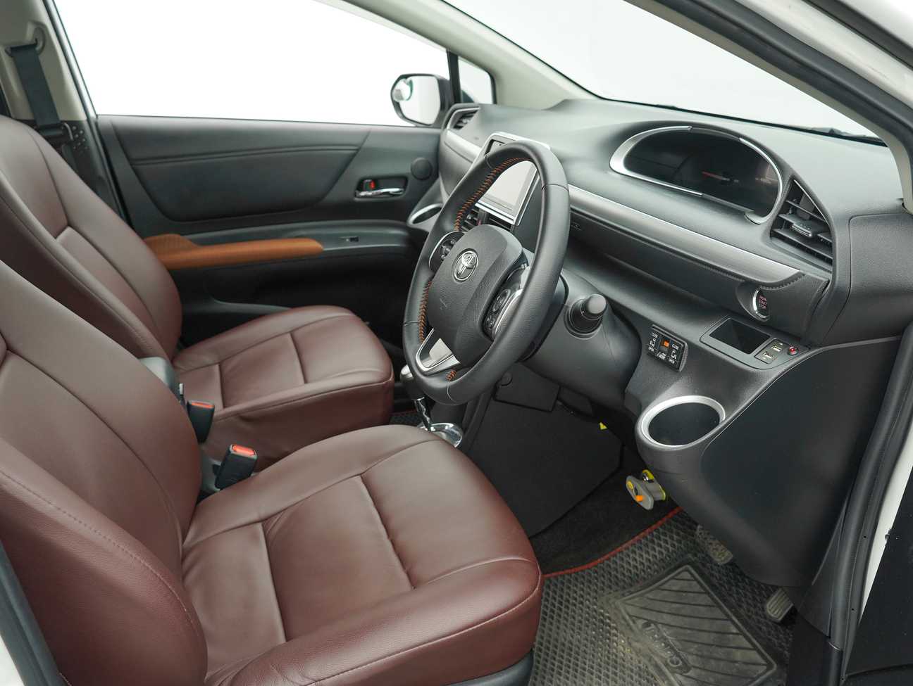 used 2018 Toyota Sienta V 1.5