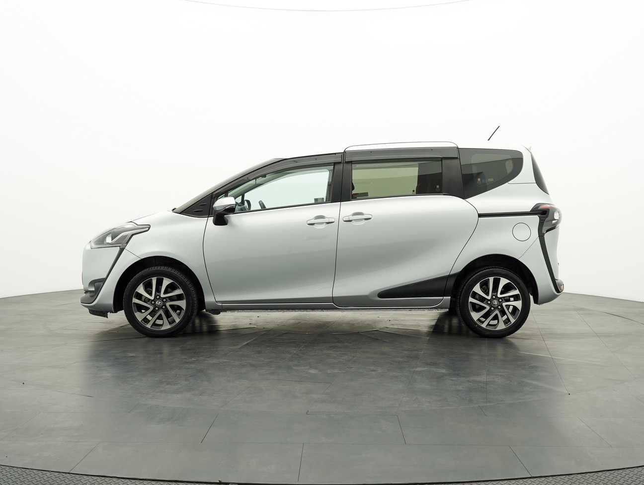 used 2017 Toyota Sienta V 1.5
