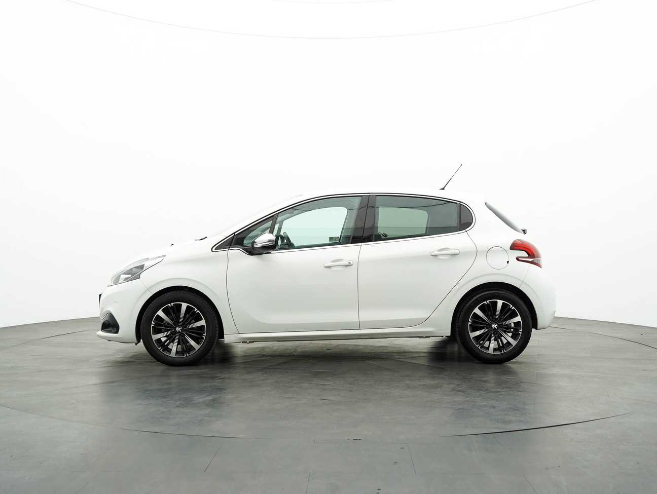 terpakai 2019 Peugeot 208 FL PURETECH 1.2