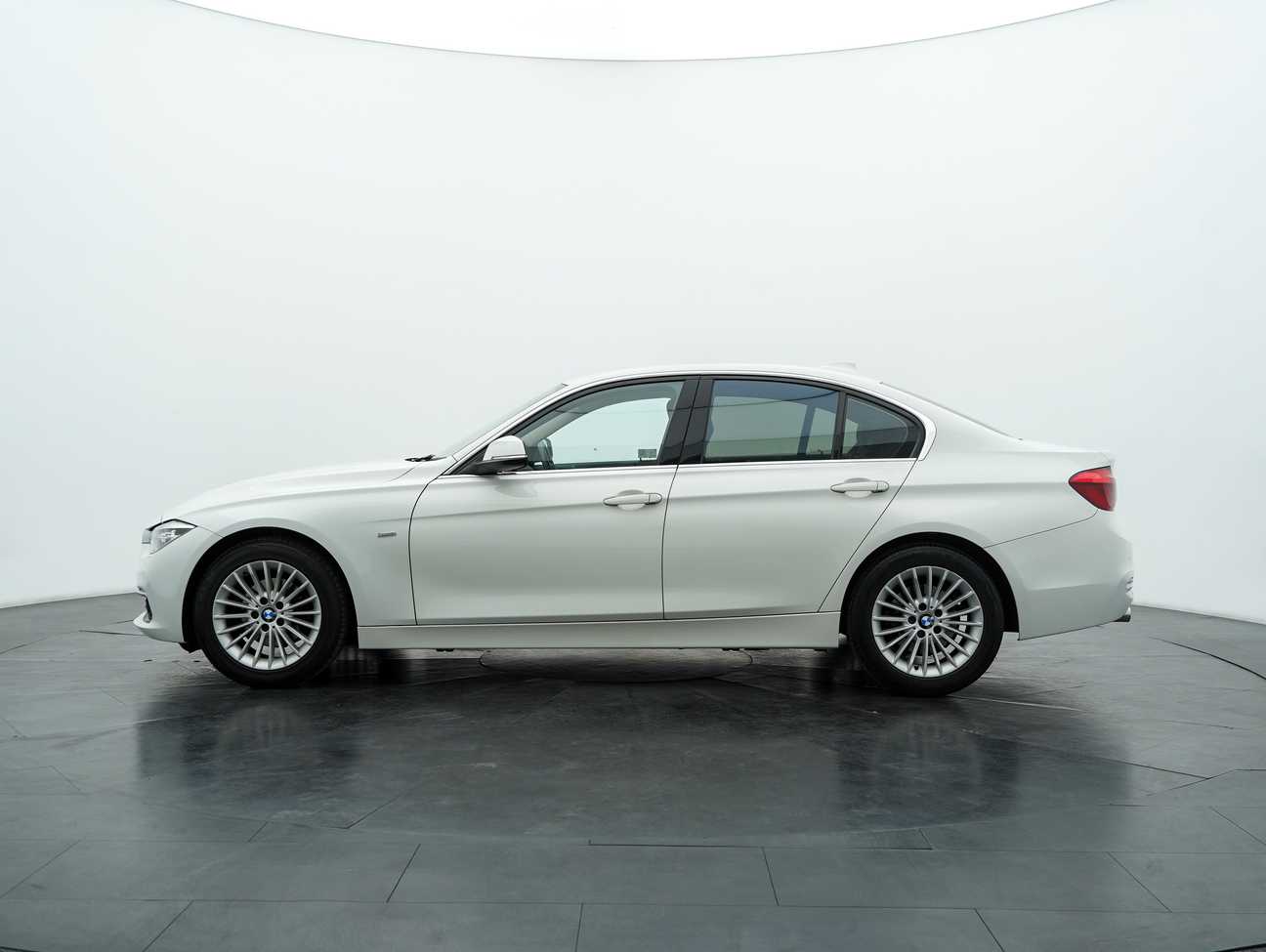 terpakai 2016 BMW 318i Luxury 1.5