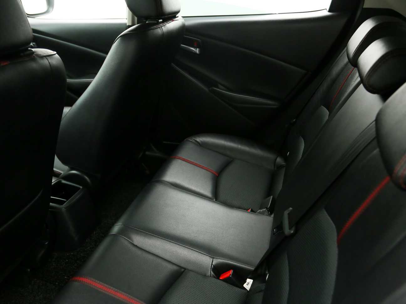 terpakai 2017 Mazda 2 HATCHBACK SKYACTIV 1.5