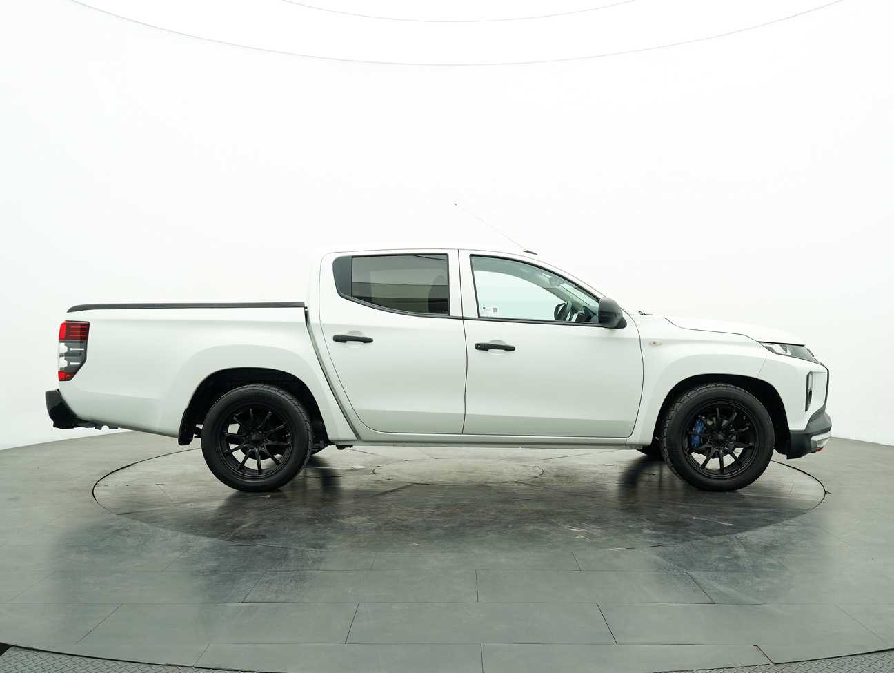 used 2023 Mitsubishi Triton Quest Dual Cab 4X2 2.5