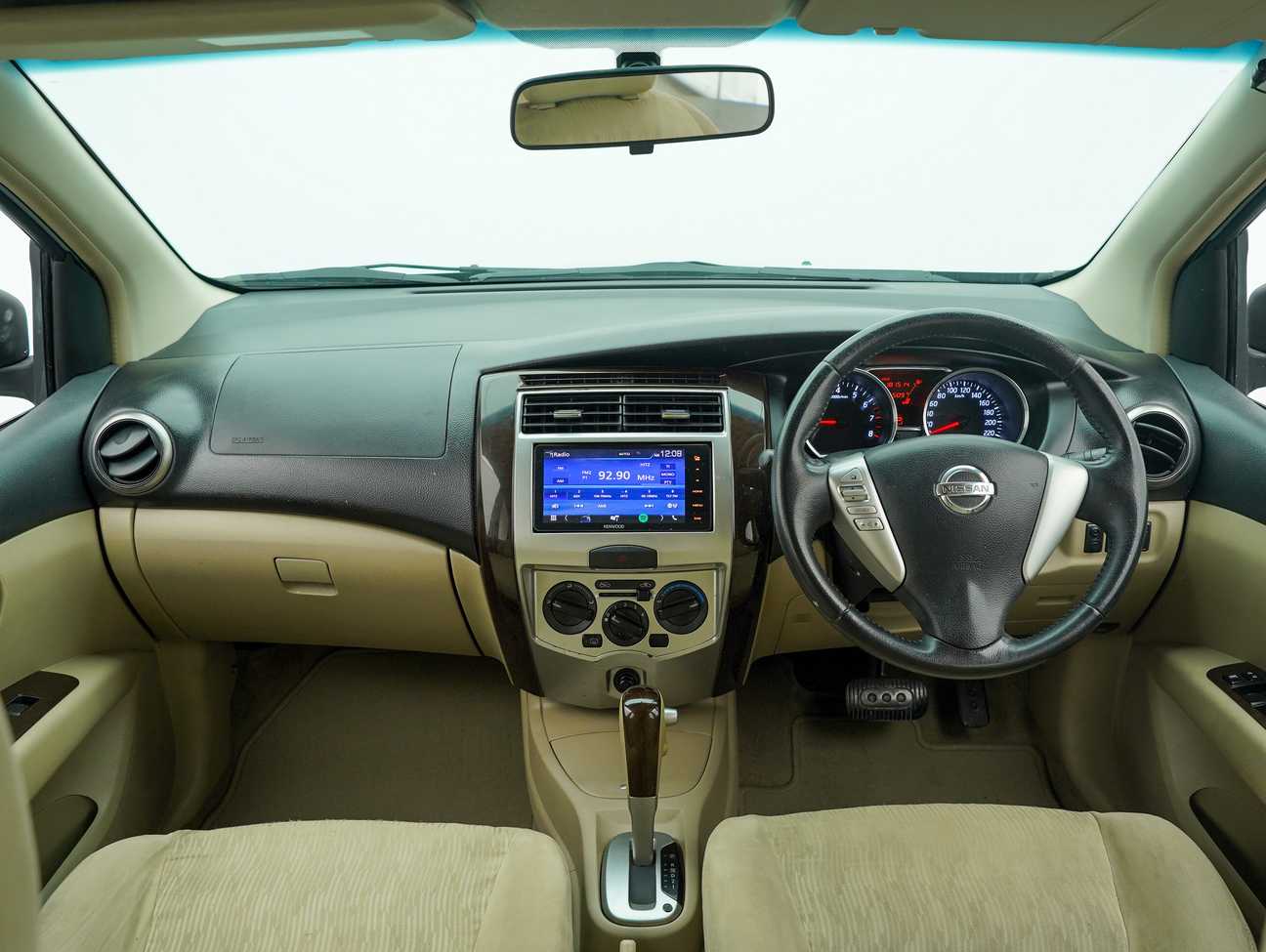 terpakai 2014 Nissan Grand Livina Comfort 1.8