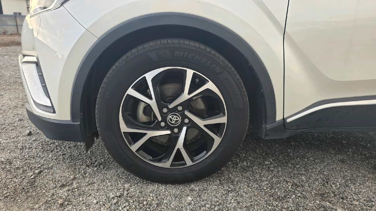 used 2019 Toyota C-HR  1.8