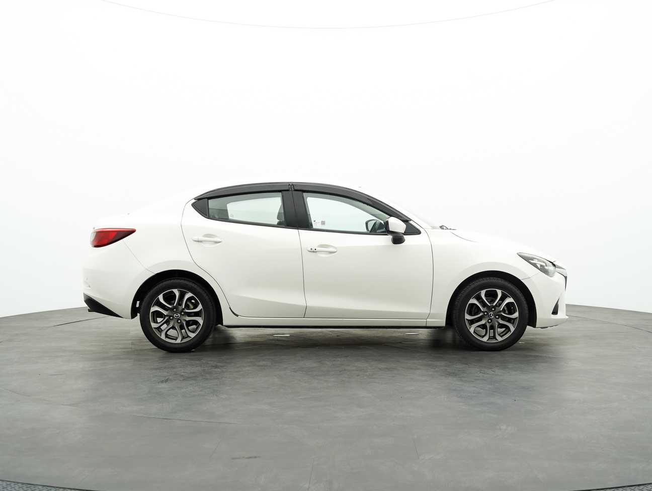 terpakai 2015 Mazda 2 SEDAN SKYACTIV-G 1.5