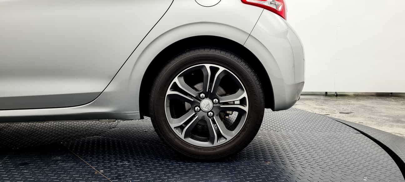 terpakai 2016 Peugeot 208 5-DOOR 1.6