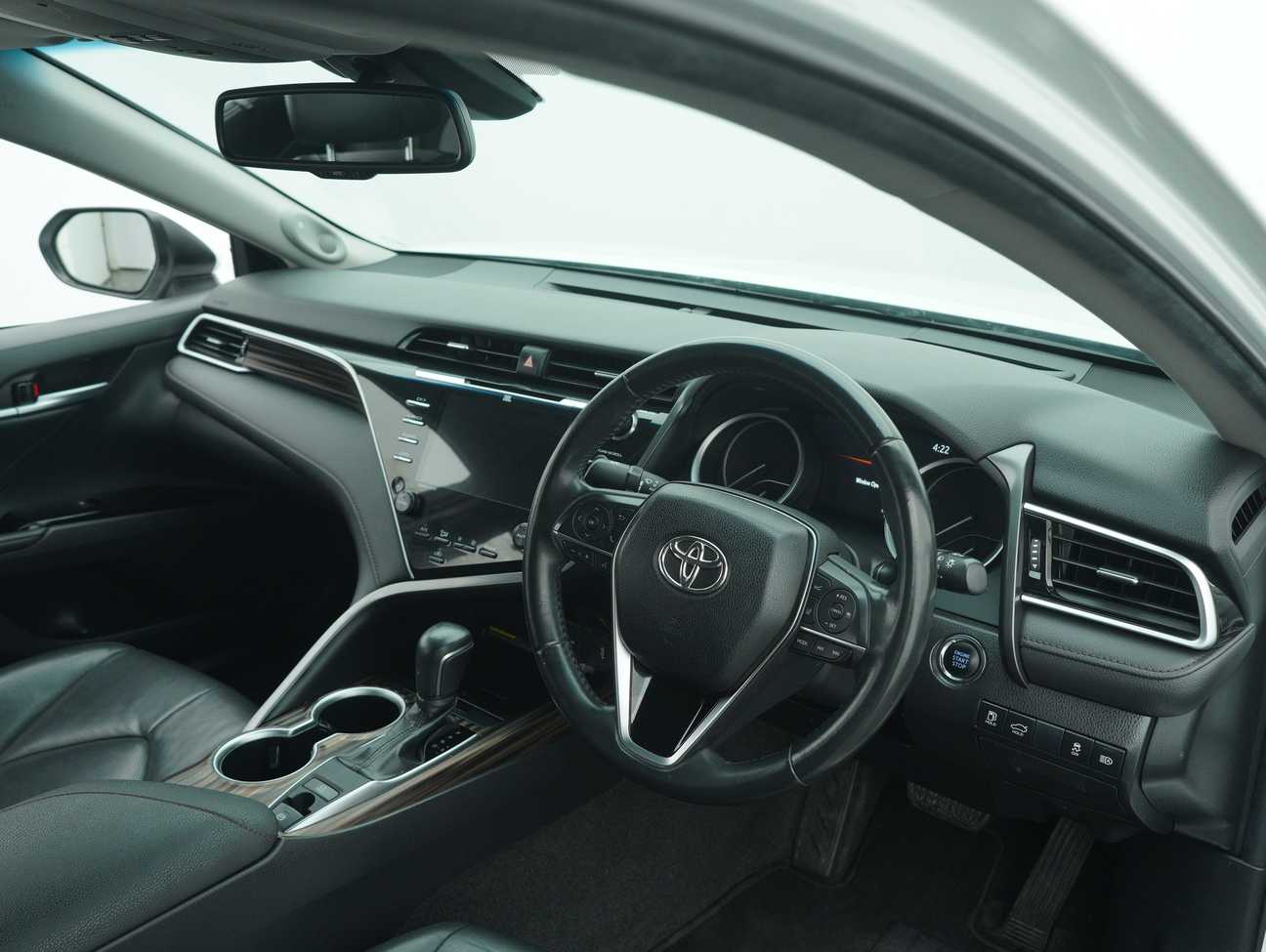 used 2018 Toyota Camry V 2.5