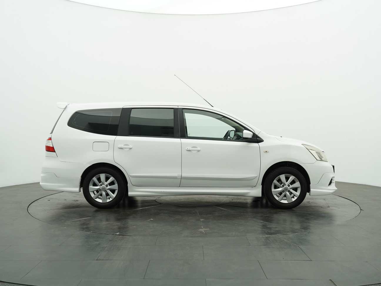 terpakai 2014 Nissan Grand Livina Comfort 1.6