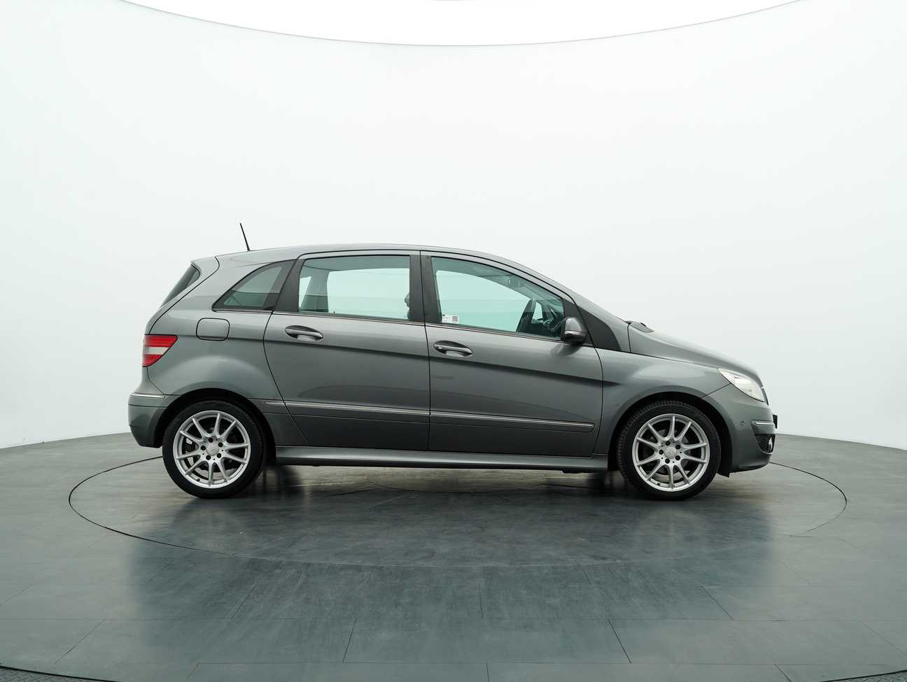 terpakai 2011 Mercedes-Benz B180  1.7