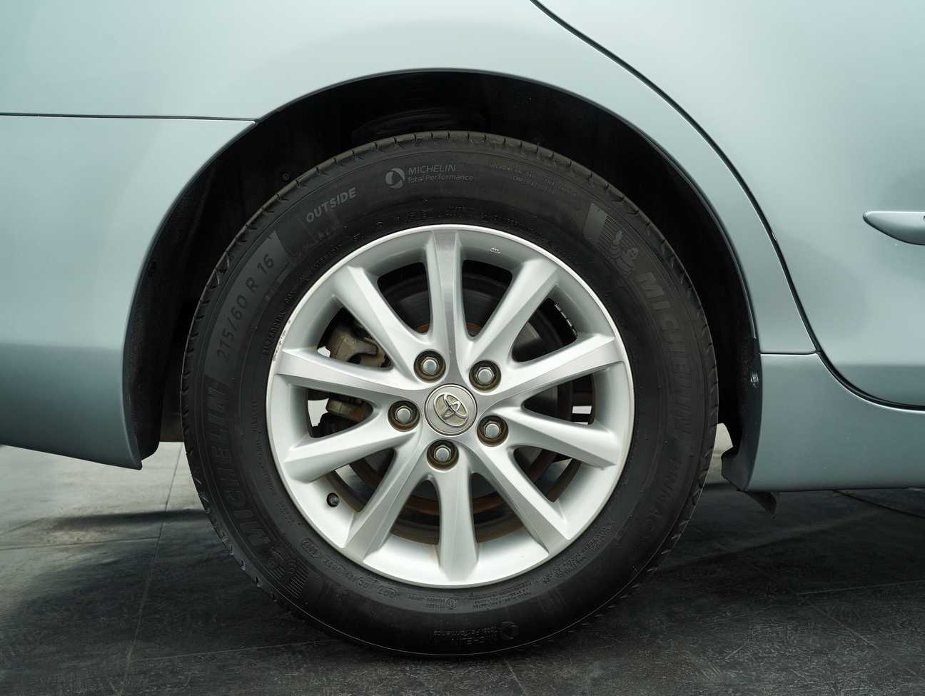 terpakai 2011 Toyota Camry G 2.0