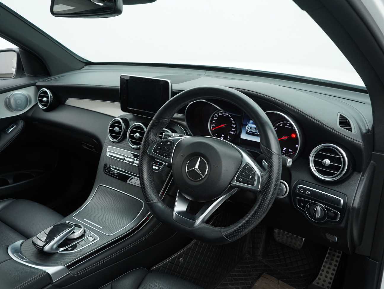 terpakai 2018 Mercedes-Benz GLC250 4MATIC AMG Line 2.0