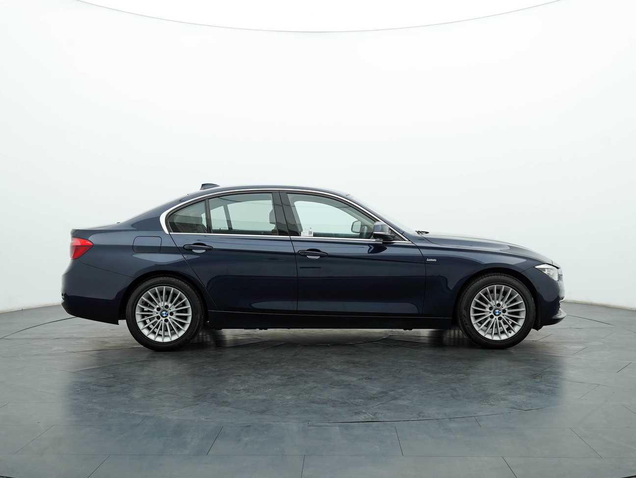 used 2017 BMW 318i Luxury 1.5