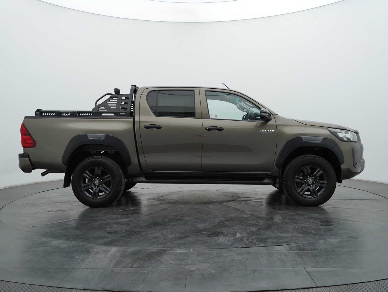 used 2023 Toyota Hilux E Dual Cab 2.4