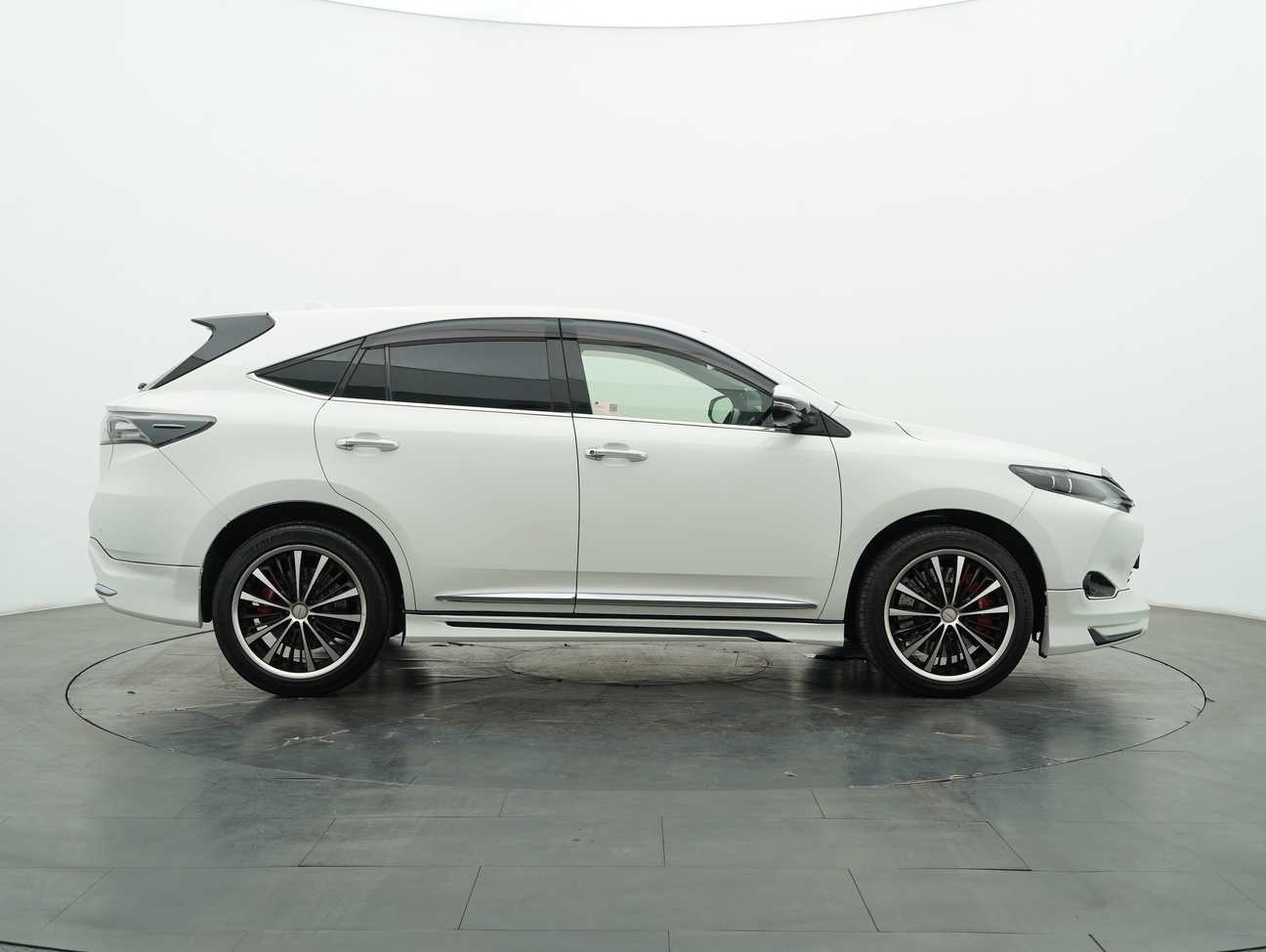 used 2014 Toyota Harrier Premium 2.0