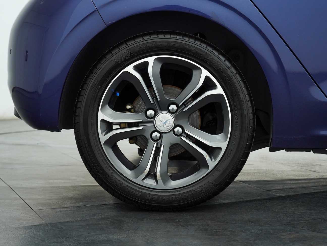 terpakai 2014 Peugeot 208 Allure 5 Door 1.6