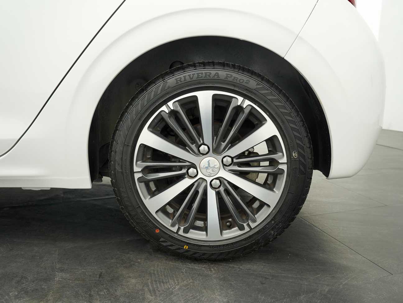 terpakai 2018 Peugeot 208 PureTech 1.2