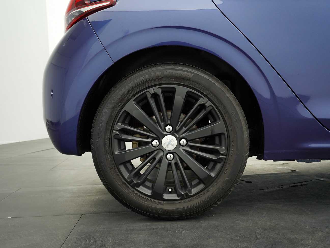 terpakai 2017 Peugeot 208 PureTech 1.2