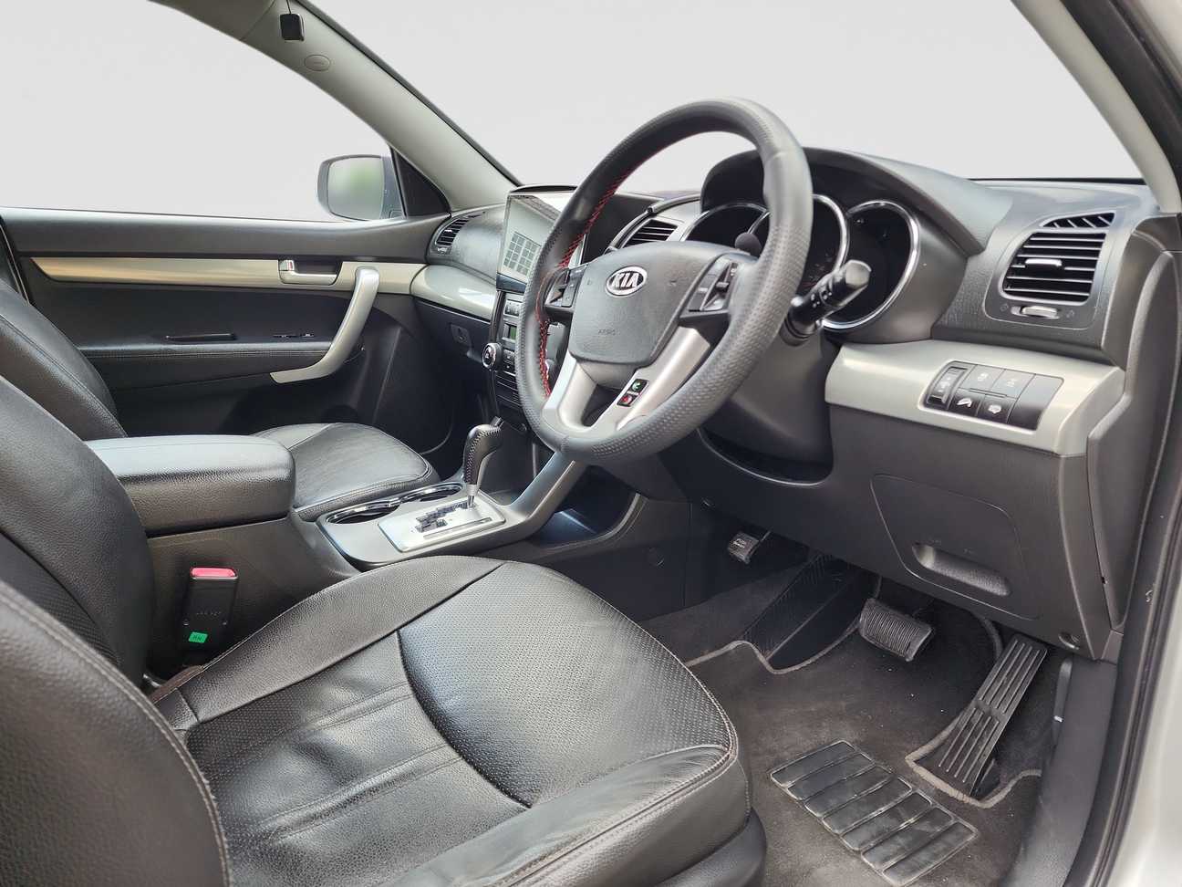used 2011 Kia Sorento  2.4