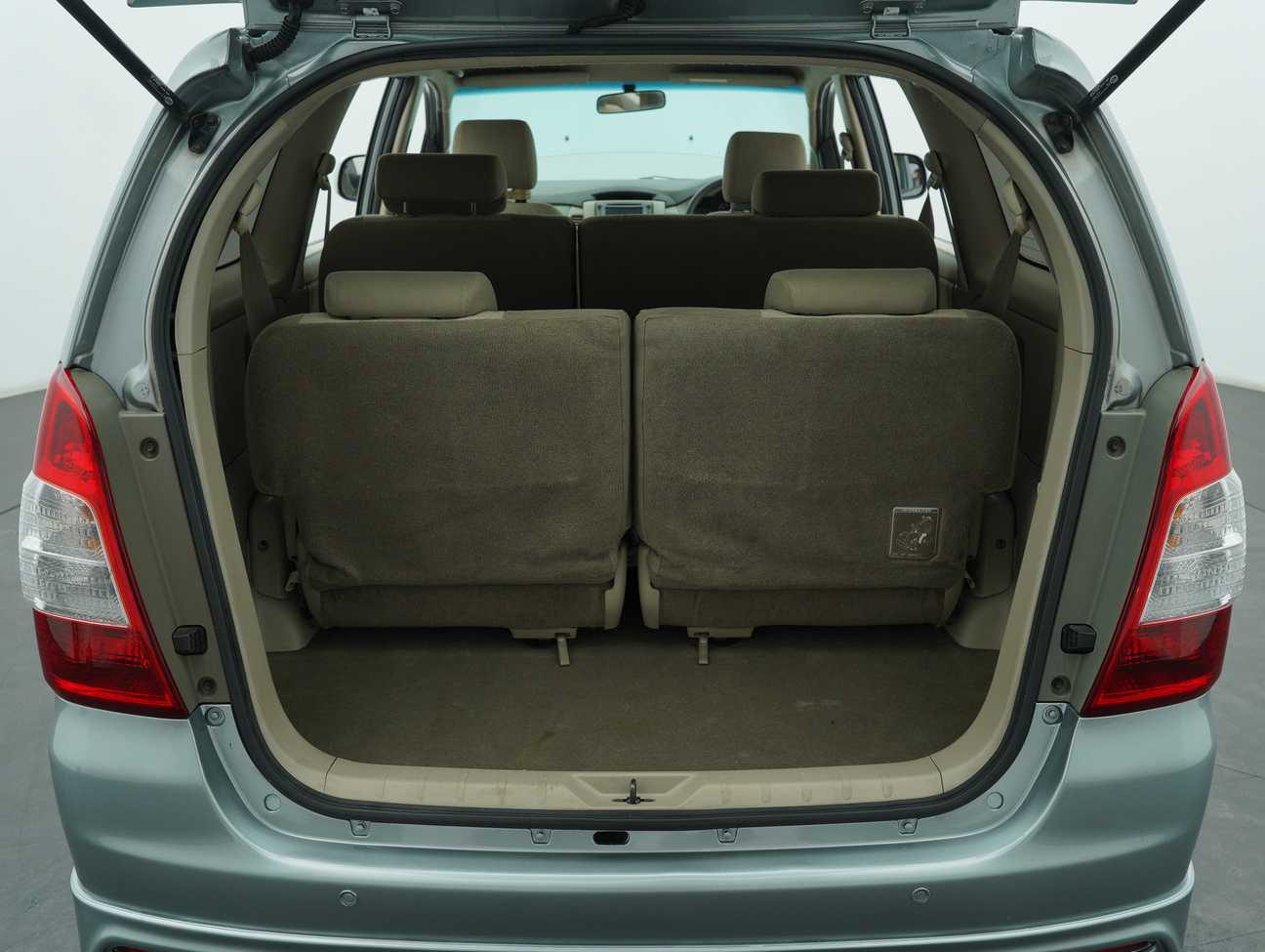 used 2012 Toyota Innova E 2.0