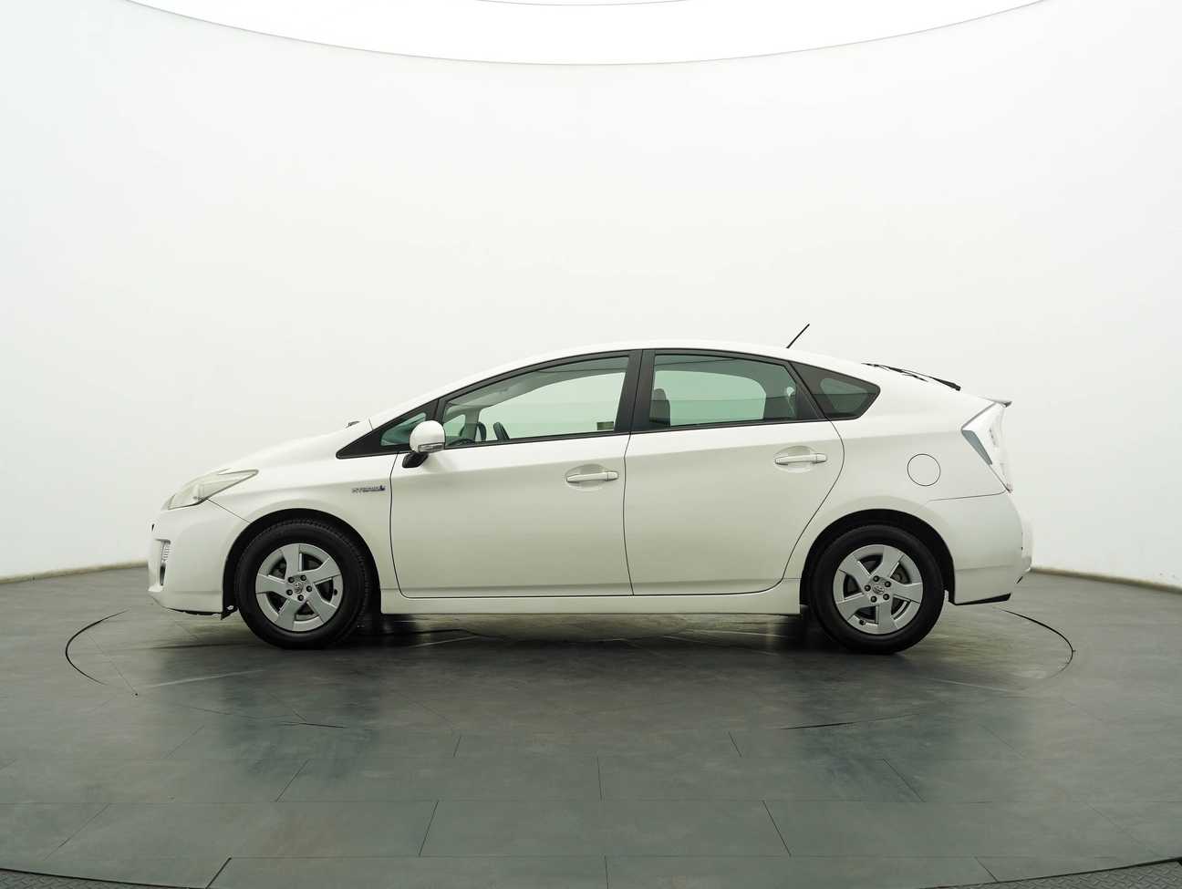 terpakai 2011 Toyota Prius  1.8