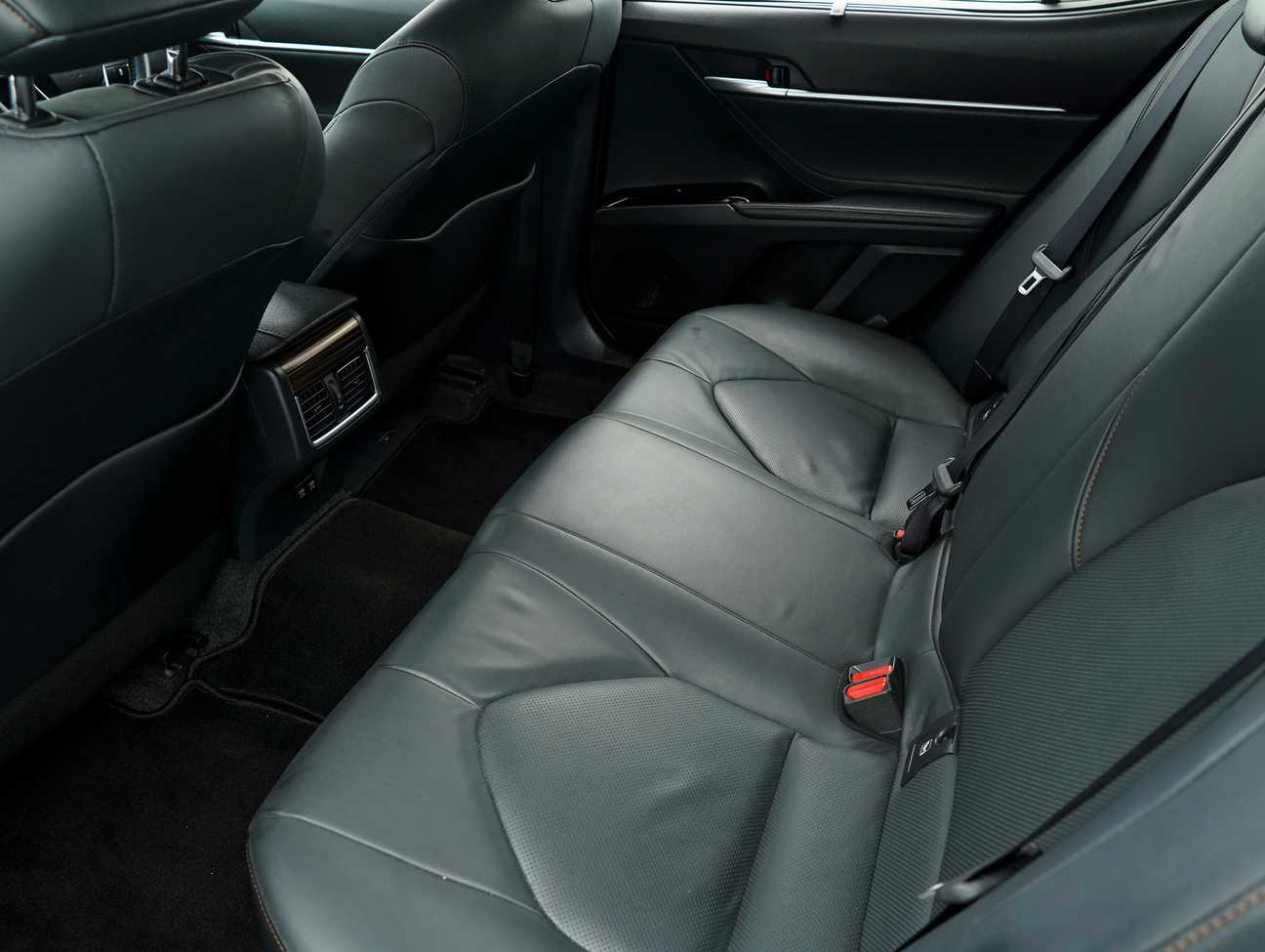 terpakai 2019 Toyota CAMRY V 2.5